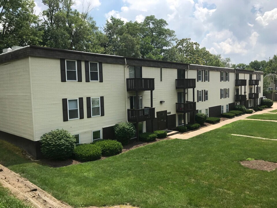 904 N Broadway Ave in Urbana, IL - Building Photo
