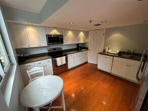 2025 Brickell Ave in Miami, FL - Building Photo - Building Photo