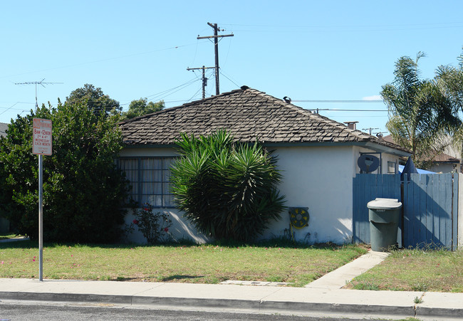 827-829 829 1/2 W Palm Dr in Oxnard, CA - Building Photo - Building Photo