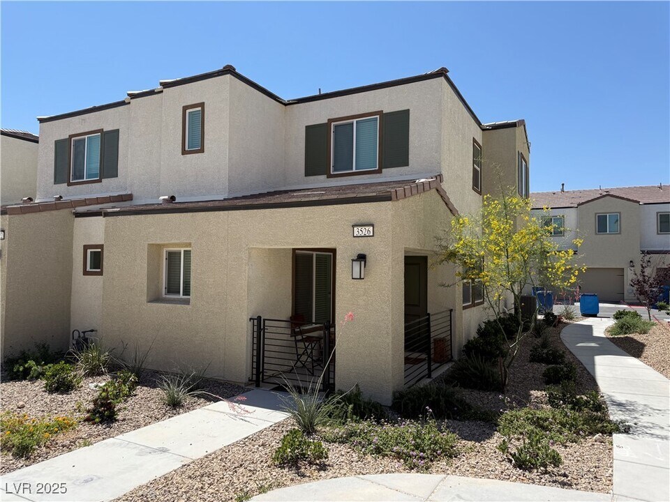 3526 Golden Chariot Ave in Las Vegas, NV - Foto de edificio