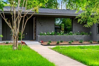 2105 Brunswick Dr in Austin, TX - Building Photo - Building Photo