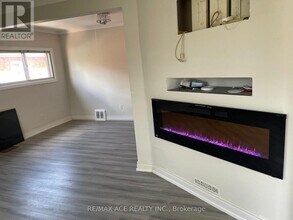 101 Flora Dr in Toronto, ON - Building Photo - Building Photo