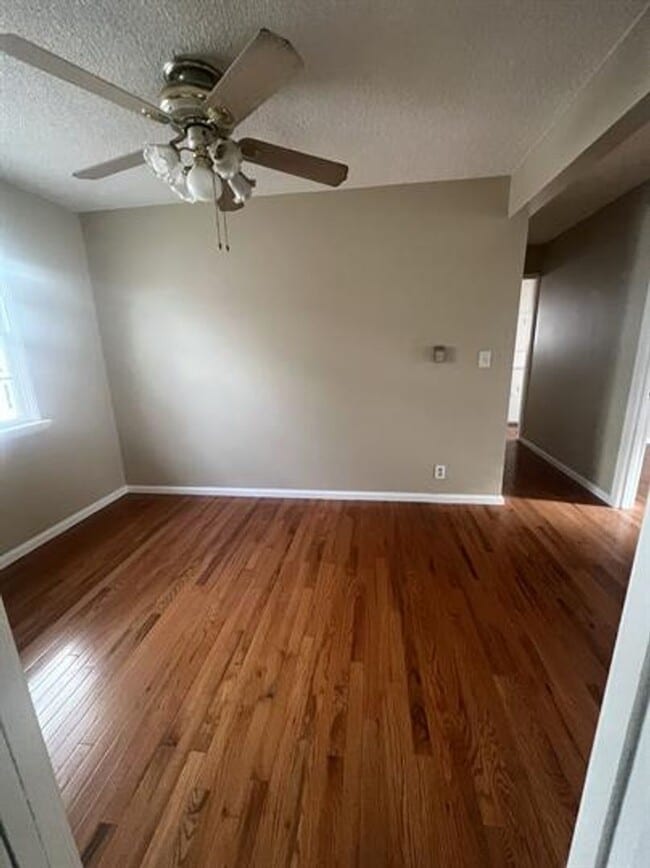 1100 W 39th Pl in Los Angeles, CA - Building Photo - Building Photo