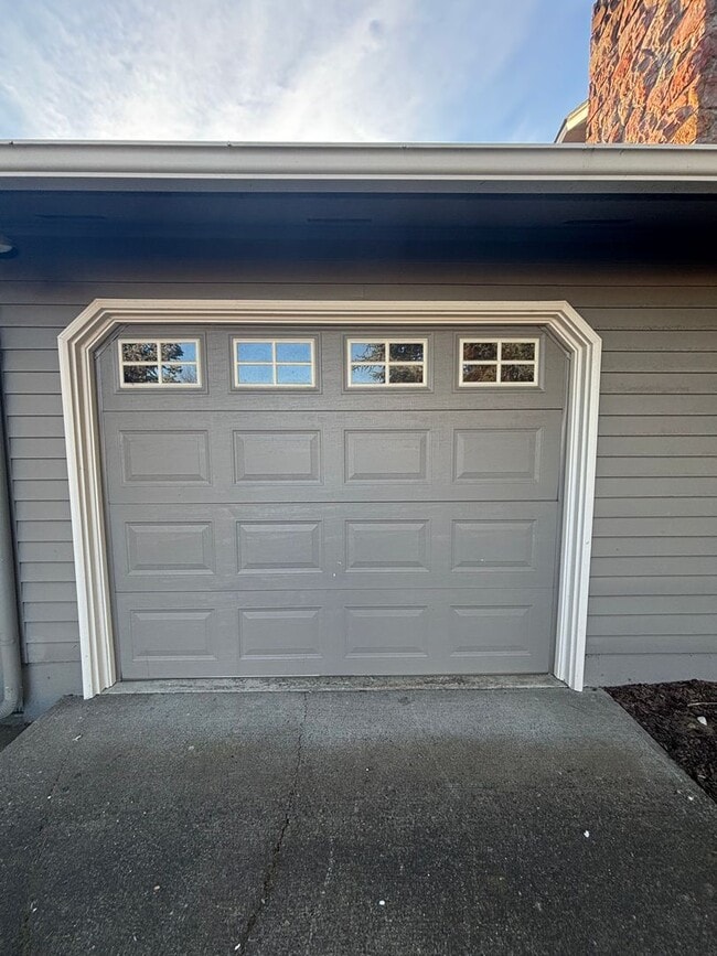 1204 Sandy Ln in The Dalles, OR - Building Photo - Building Photo