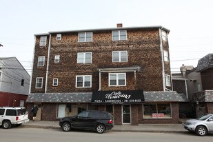 21 Bessom St in Marblehead, MA - Building Photo