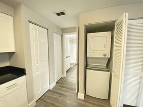 1 Bedroom / 1 Bath Condo in Gated Community. in Orlando, FL - Building Photo - Building Photo