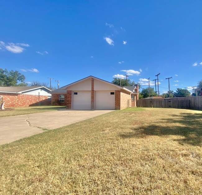 5463 6th Pl in Lubbock, TX - Building Photo - Building Photo