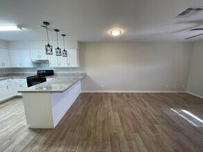 3001 E Price St in Laredo, TX - Building Photo - Building Photo