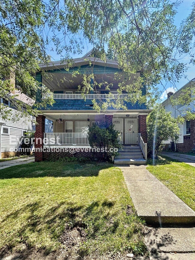 931 Helmsdale Rd in Cleveland Heights, OH - Building Photo - Building Photo
