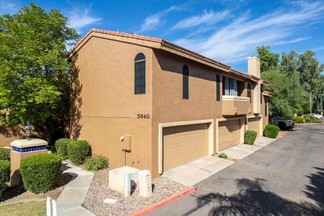 Las Hadas Villas in Scottsdale, AZ - Building Photo - Building Photo