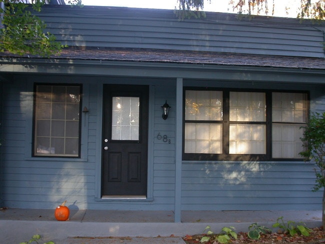 70 Utica St, Unit 68B in Clinton, NY - Building Photo - Building Photo
