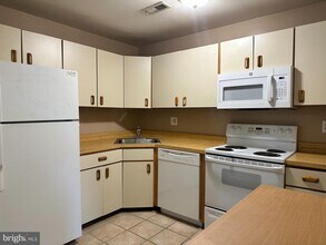 1605 Huntingdon Mews in Clementon, NJ - Building Photo - Building Photo