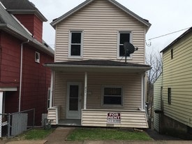 411 W 10th Ave in Tarentum, PA - Building Photo