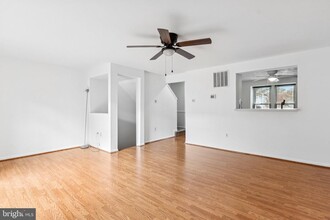 15537 N Oak Ct in Bowie, MD - Building Photo - Building Photo