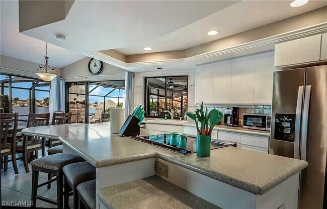 717 SW 49th Ln in Cape Coral, FL - Foto de edificio - Building Photo