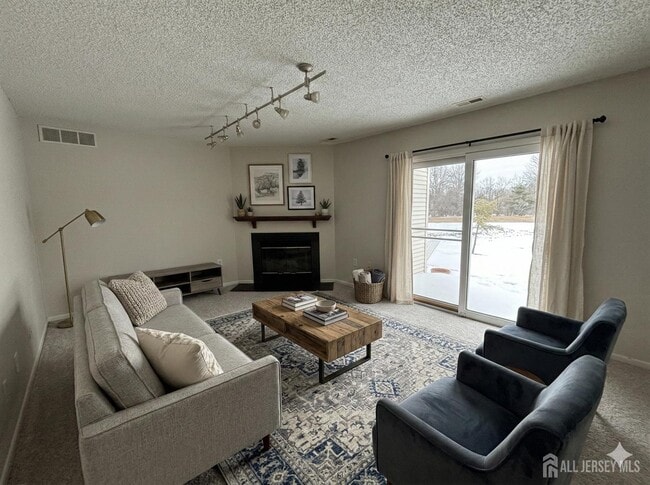 62 Colleen Ct in Kendall Park, NJ - Building Photo - Building Photo