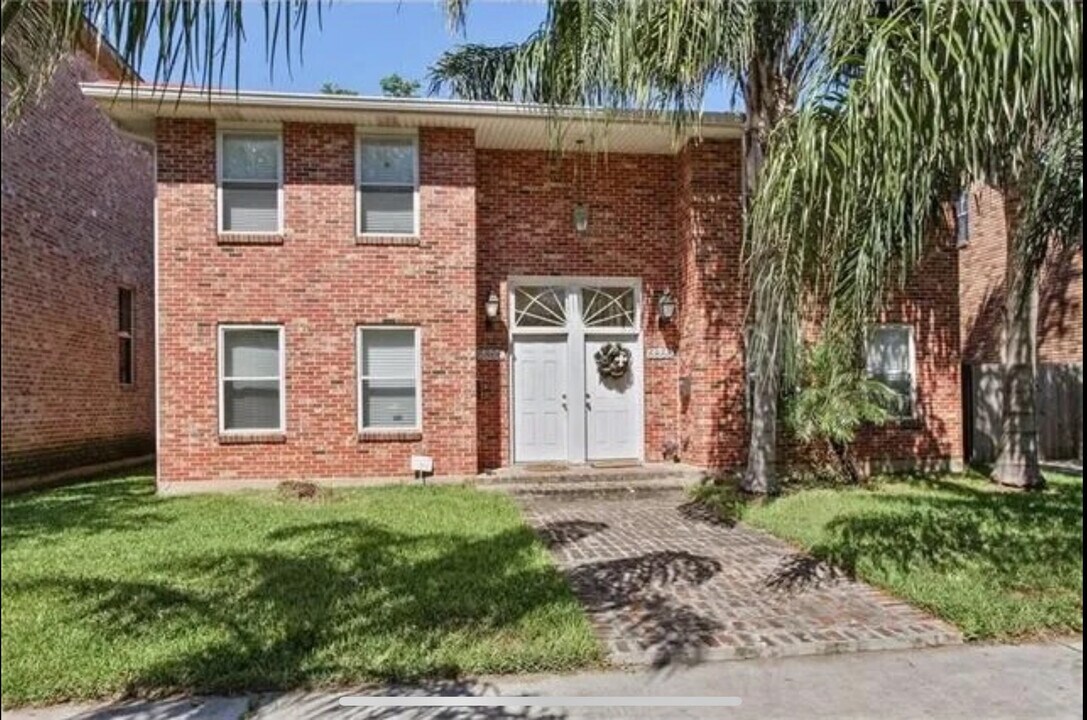 6868 Milne Blvd in New Orleans, LA - Building Photo