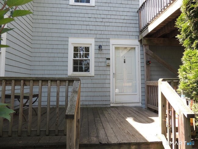 90 Leetes Island Rd in Branford, CT - Building Photo - Building Photo