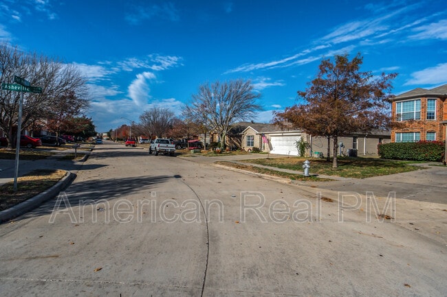 2501 Tar Heel Dr in Fort Worth, TX - Building Photo - Building Photo