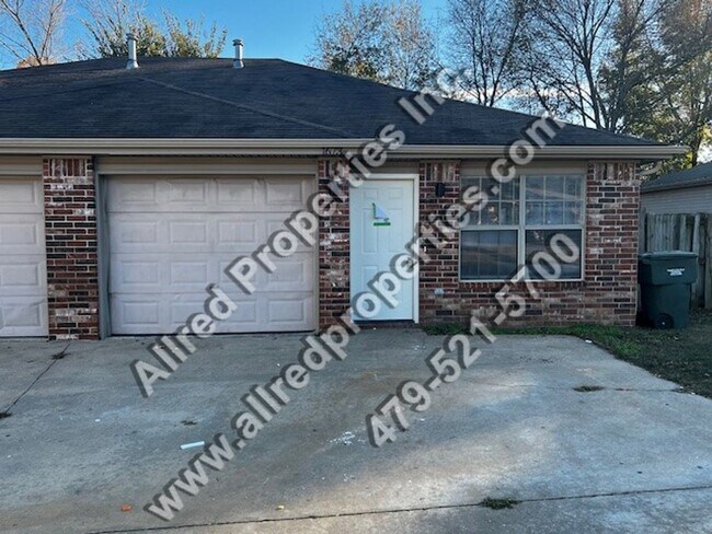 1673 Evalyn Cir-Unit -EVALYN 1673-1 in Fayetteville, AR - Building Photo - Building Photo
