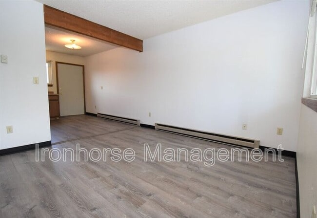 8 Hoffman Dr in Bozeman, MT - Building Photo - Building Photo