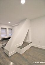 27 Phillips St, Unit 1 in Boston, MA - Building Photo - Building Photo