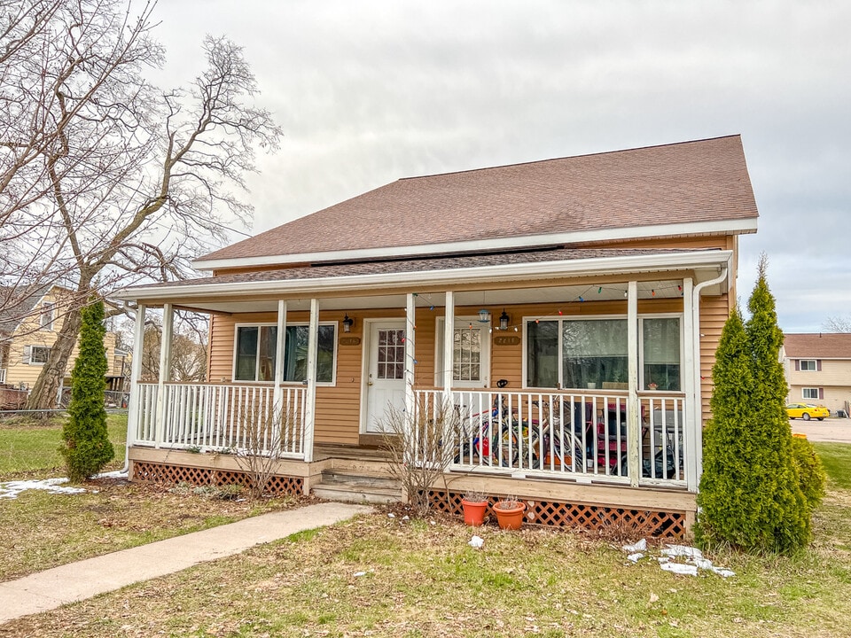 2216 Longyear Ave, Unit 2216 in Marquette, MI - Building Photo