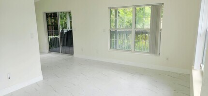 11128 59th St N in West Palm Beach, FL - Building Photo - Building Photo