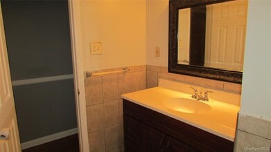 19 Fenmore Dr in Wappingers Falls, NY - Building Photo - Building Photo