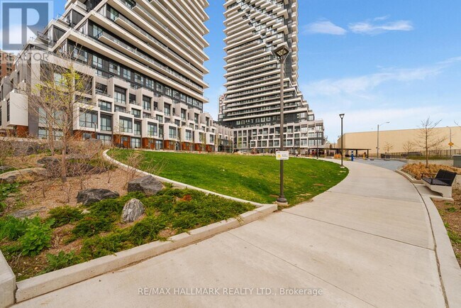 10-1710 Inn On The Pk Dr in Toronto, ON - Building Photo - Building Photo