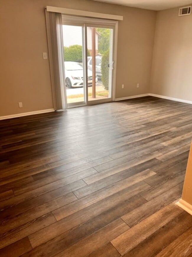 109 Scarborough Ct in Chesterton, IN - Building Photo - Building Photo