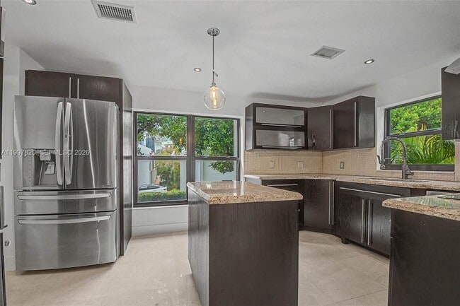 2000 Brickell Ave, Unit 2004 in Miami, FL - Foto de edificio - Building Photo