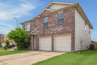 13411 Sarento Village in Sugar Land, TX - Building Photo - Building Photo