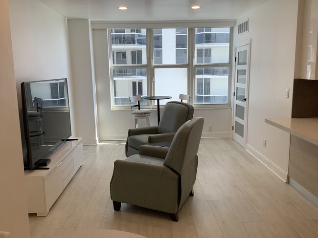 property at 4747 Collins Ave
