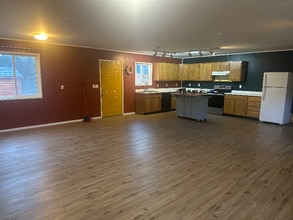 1110 N Main Ave in White Salmon, WA - Foto de edificio - Building Photo