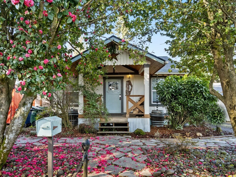 9655 SE 40th Ave in Milwaukie, OR - Building Photo