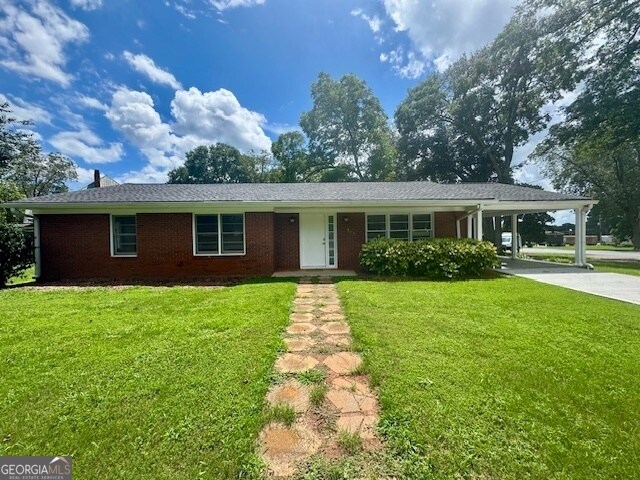 100 Victoria St in Commerce, GA - Building Photo