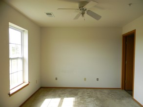 Pin Oak Apartments in Aurora, MO - Foto de edificio - Building Photo