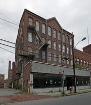 24 1/2 Van Houten St in Paterson, NJ - Building Photo