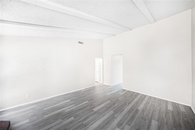 1111 W Rundberg Ln in Austin, TX - Building Photo - Building Photo