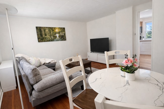 131 Livingston Ave, Unit 2F in New Providence, NJ - Foto de edificio - Building Photo