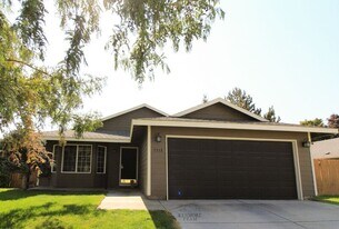 7712 Thetis Dr in Pasco, WA - Building Photo