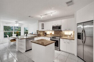 1046 Satinleaf St in Hollywood, FL - Building Photo - Building Photo