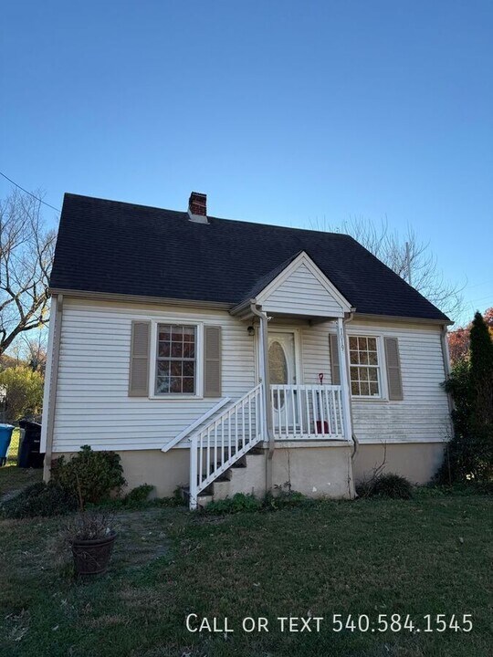 1019 Ray Rd SE in Roanoke, VA - Building Photo