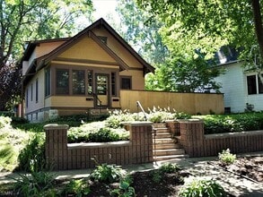 2055 Temple Ct in St. Paul, MN - Foto de edificio - Building Photo