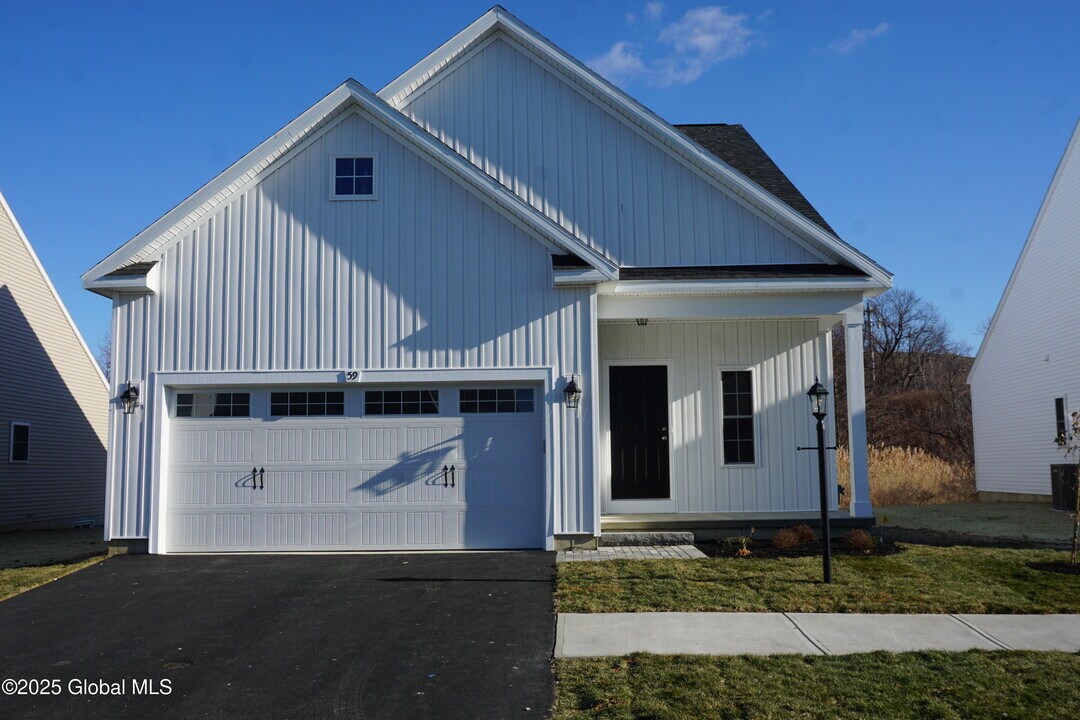 59 Nantucket St in Cohoes, NY - Building Photo