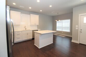 2055 S Florida Way in Fayetteville, AR - Building Photo - Building Photo