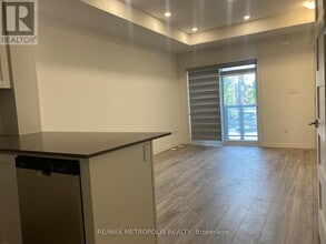 14-14 Lytham Grn Cir in Newmarket, ON - Building Photo - Building Photo