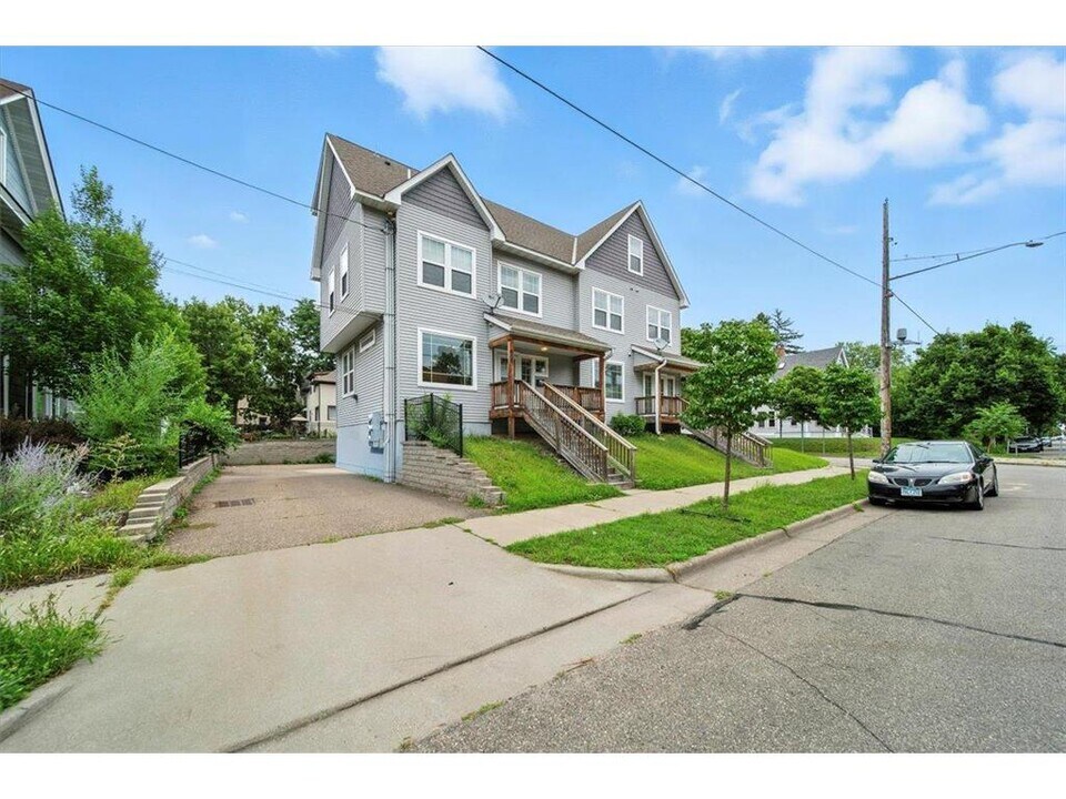 600 W 32nd St in Minneapolis, MN - Building Photo