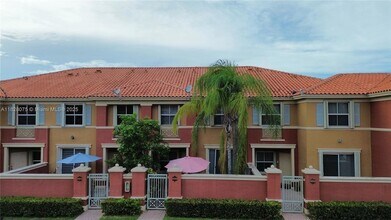 11539 NW 60th Terrace in Doral, FL - Foto de edificio - Building Photo